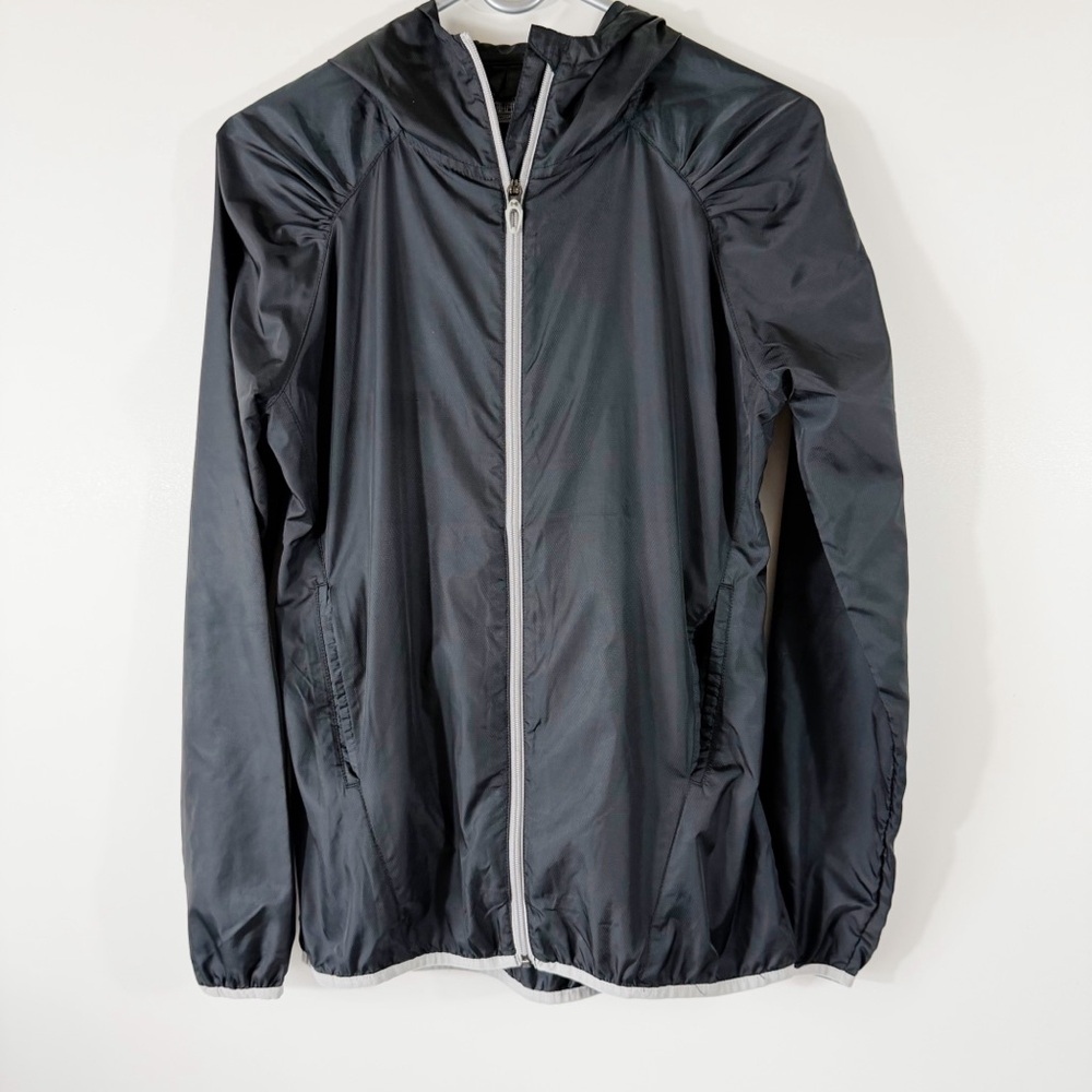 Women’s Black Under Armour Semi Fitted Full Zip Windbreaker Size Small